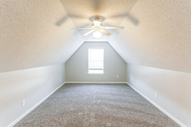 Building Photo - 2571 Hunters Pointe Dr