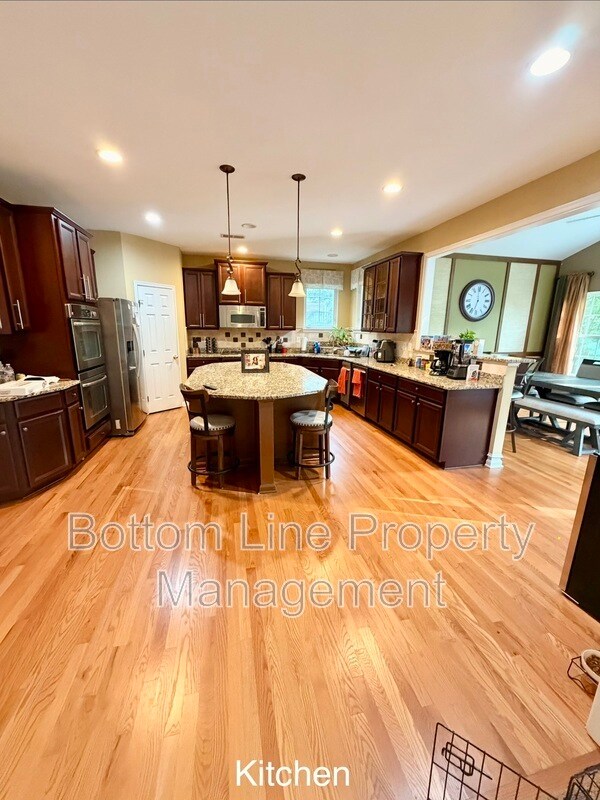 Building Photo - 8045 Talcott Dr