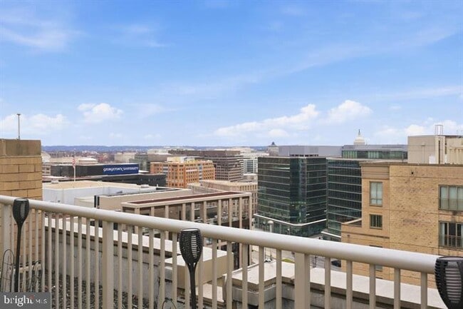 Building Photo - 811 4th St NW