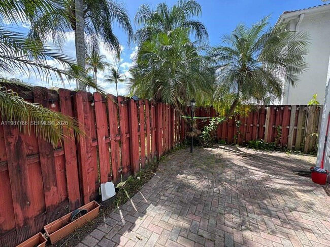 Building Photo - 7131 NW 114th Ct