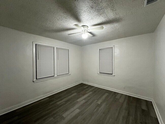 Building Photo - Move-In Ready Gem Near Downtown Orlando!