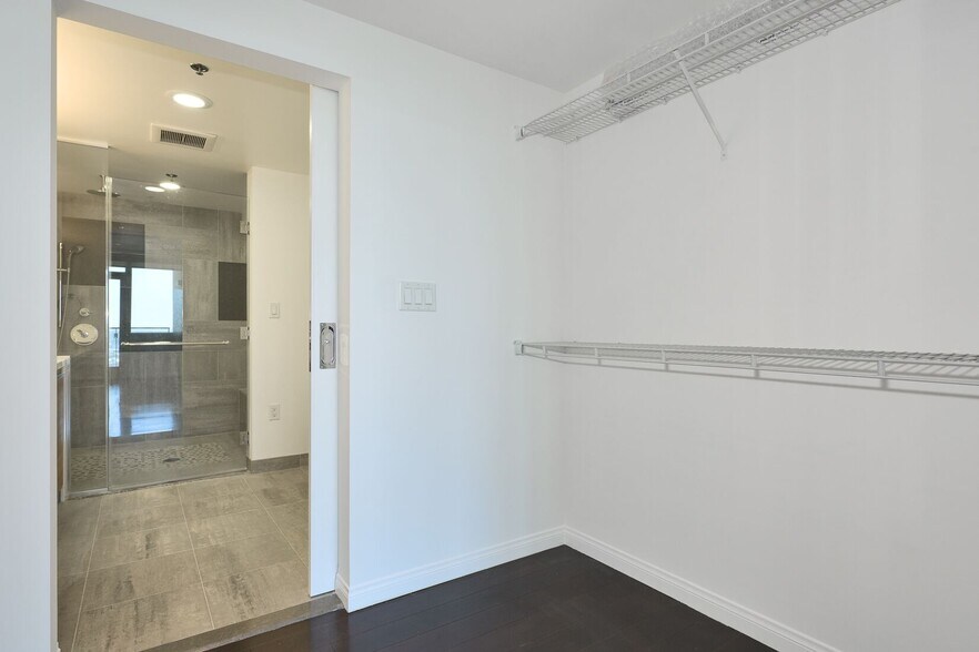 Building Photo - 3785 Wilshire Blvd