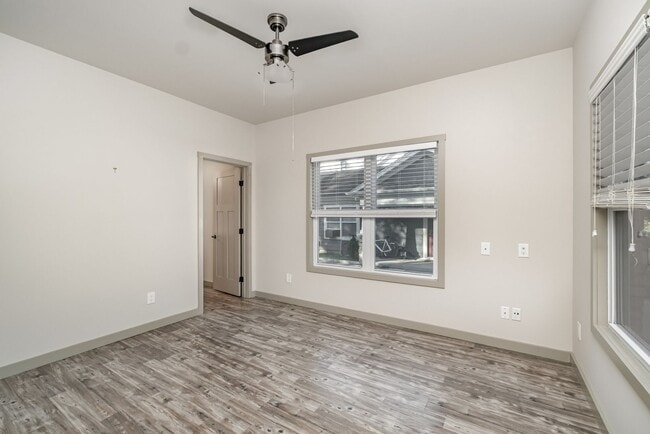 Building Photo - Incredible 3 BDRM / 2.5 BTH Franklin Home ...