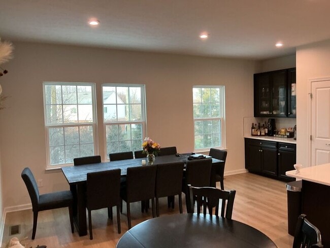 Building Photo - 836 Blackcomb Dr