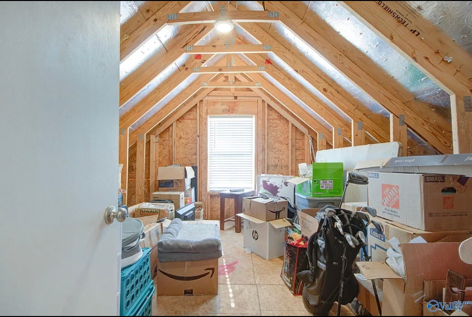 walk-in attic storage space - 291 Avebury Rd