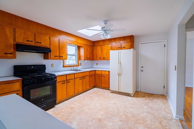 Building Photo - 326 Grovers Ave