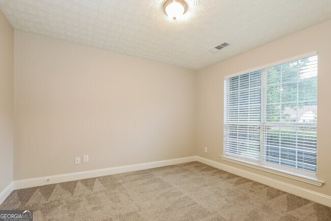 Building Photo - 208 Pebble Creek Dr