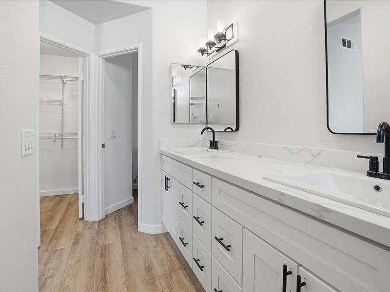 Building Photo - 356 Carrione Ct