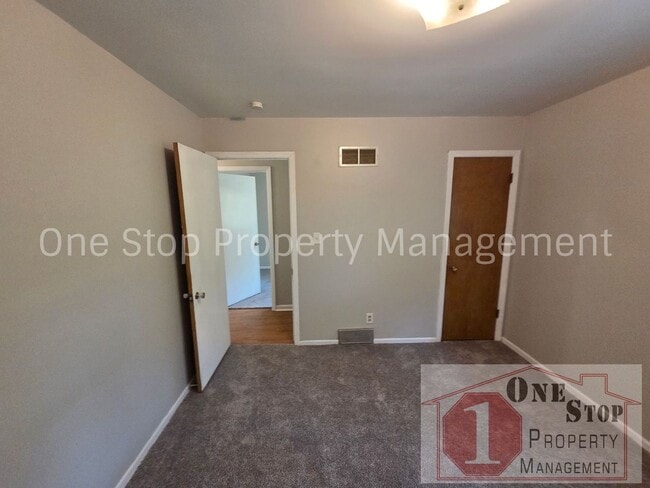 Building Photo - Adorable 2 Bedroom, 1 Bathroom, 1 Car Garage House in Independence!