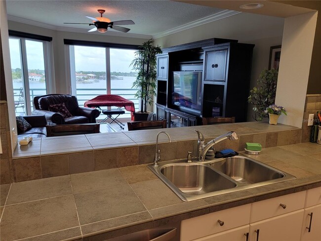 Building Photo - 8041 Sailboat Key Blvd S