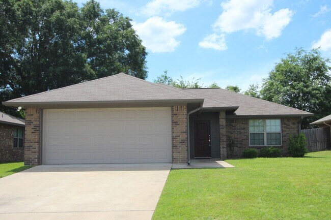 Primary Photo - Gorgeous 3 Bedroom Home in The Ranch Subdi...