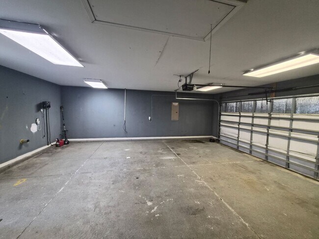 Building Photo - 103 Palin Trail