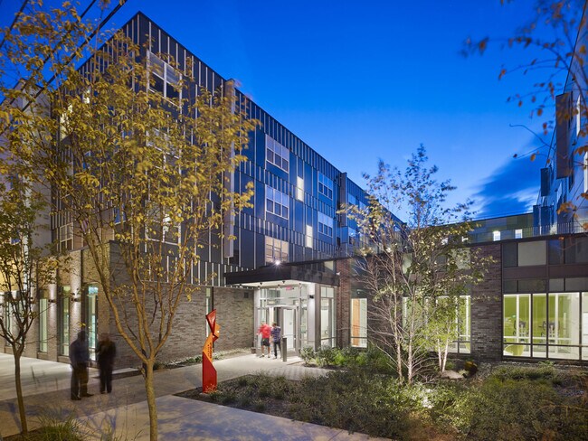 Building Photo - Paseo Verde South