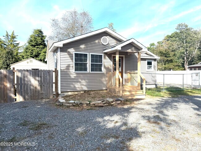 Building Photo - 410 Bay Way