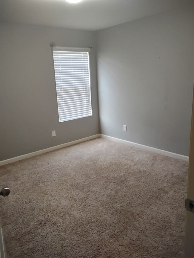 Building Photo - Luxury Feel. Modern Design. 4BR/2.5BA Home