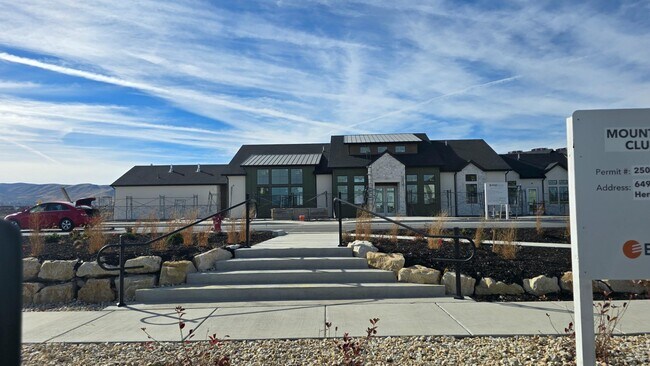 Building Photo - 6512 Skyline Lp Ln