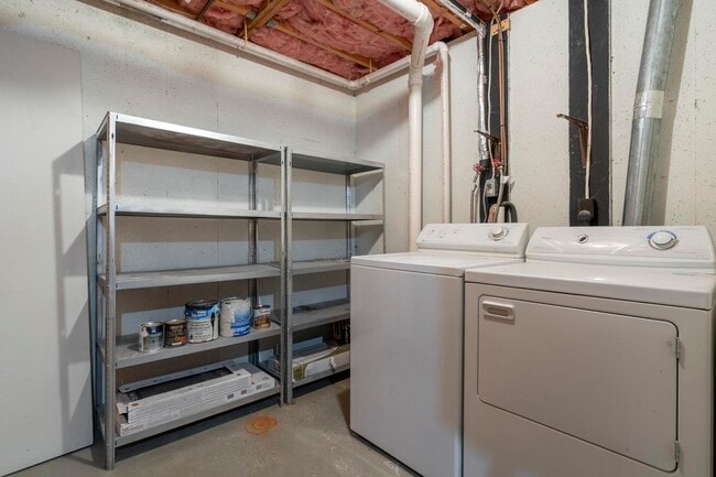 Building Photo - 2 Rockingham Ct