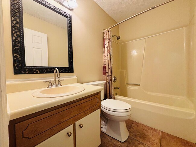 Building Photo - 530 Kamran Dr NW