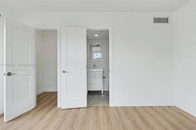 Building Photo - 1220 71st St