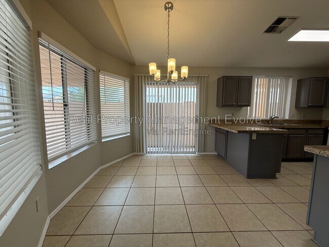 Building Photo - 3725 E Taro Ln