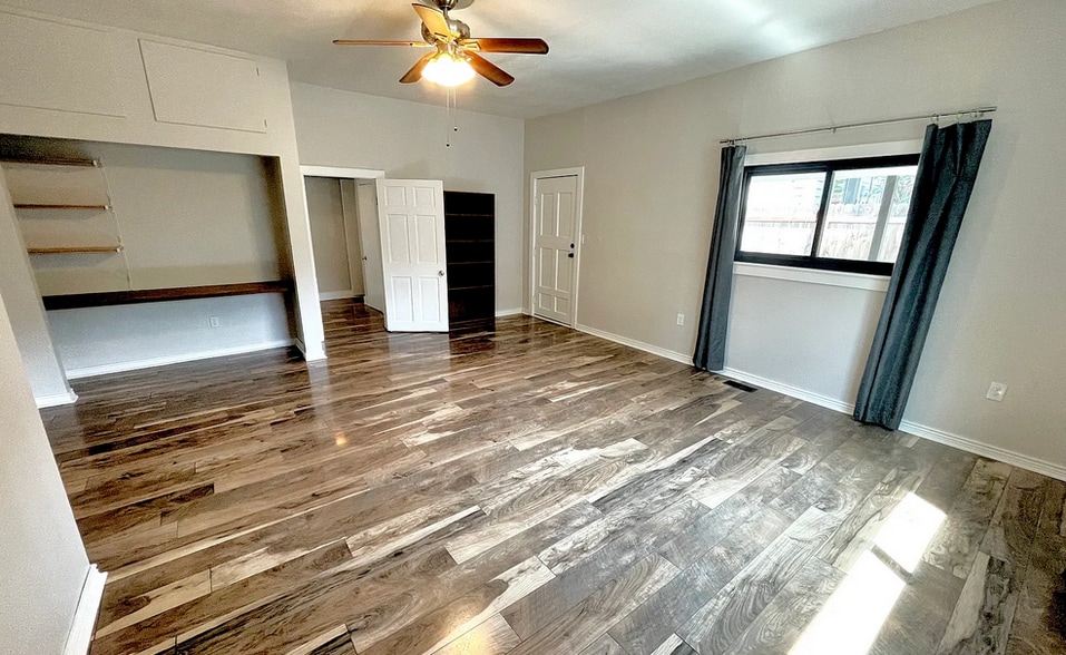 Building Photo - 909 E Cimarron St