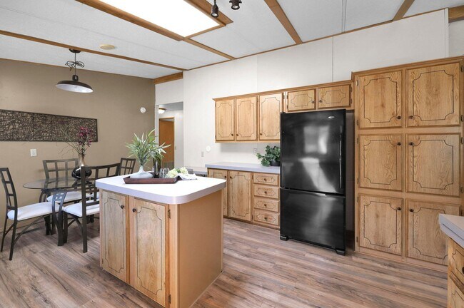 Building Photo - 3-Bedroom 2-Bathroom home with HUGE Shop in Cedar Flats