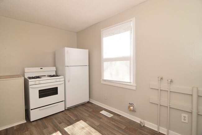 Building Photo - 667 Lorraine Dr