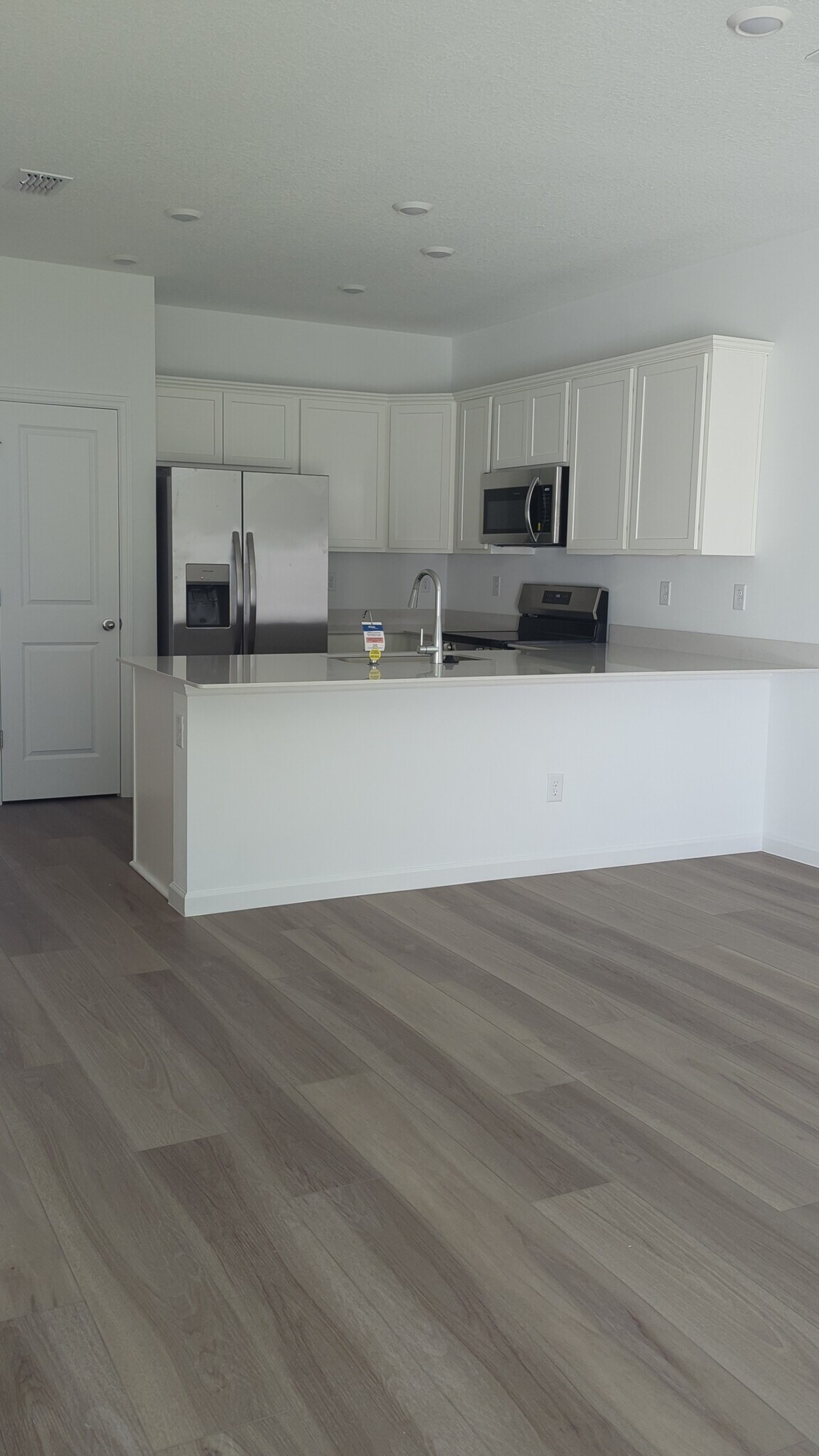 Building Photo - 559 Holly Lakes Dr