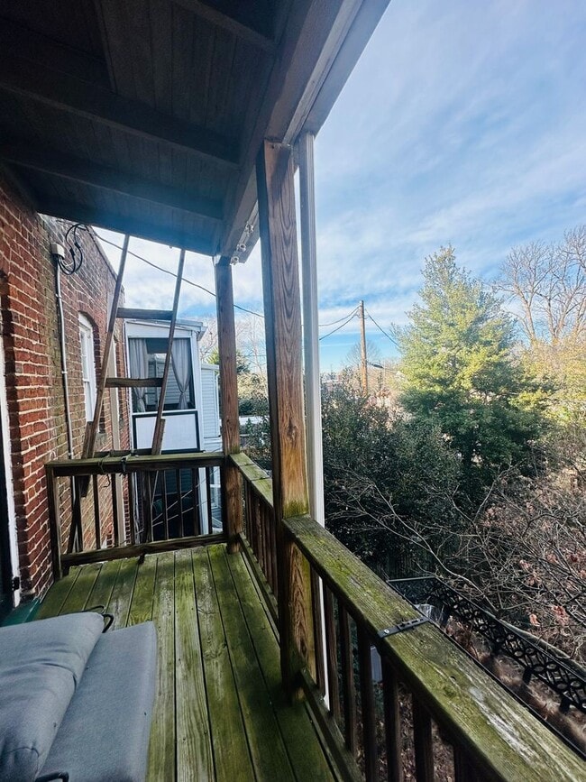 Building Photo - Charming 3bdrm/1.5bth Home Conveniently Located in Richmond's Carytown Area w/Private Balcony!!