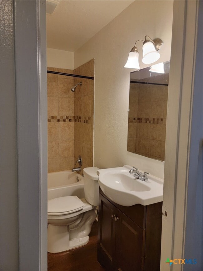 Building Photo - 604 S 11th St