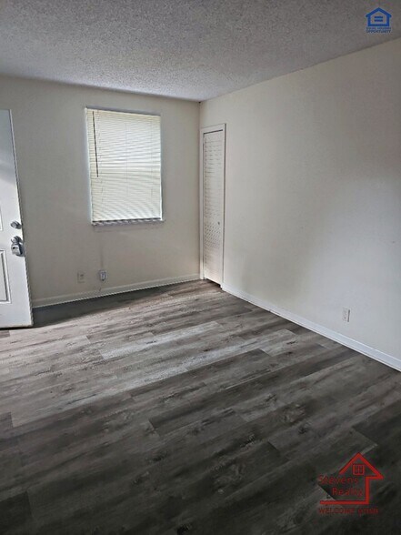 Building Photo - 308 Hawk View Ct