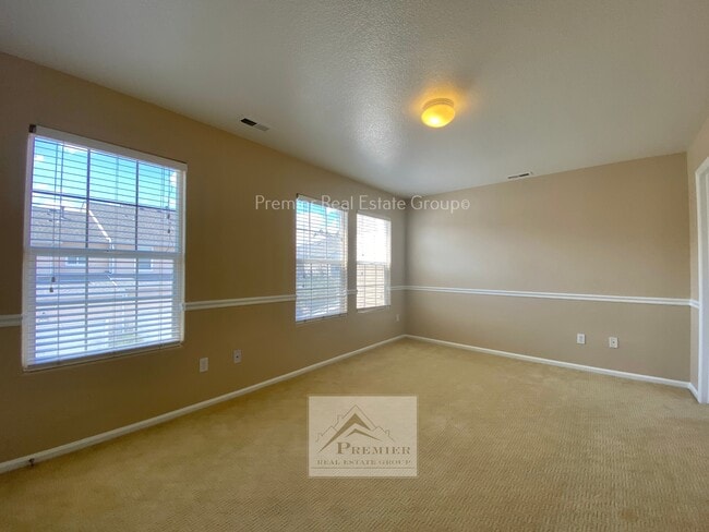 Building Photo - 7668 Sandy Springs Point