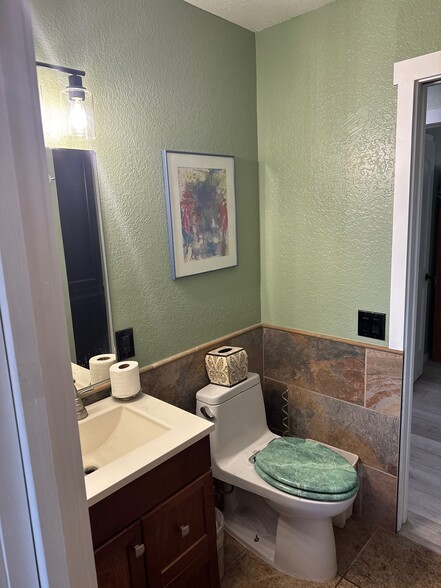 Private bath for poolview room - 15691 Wendell Park Dr