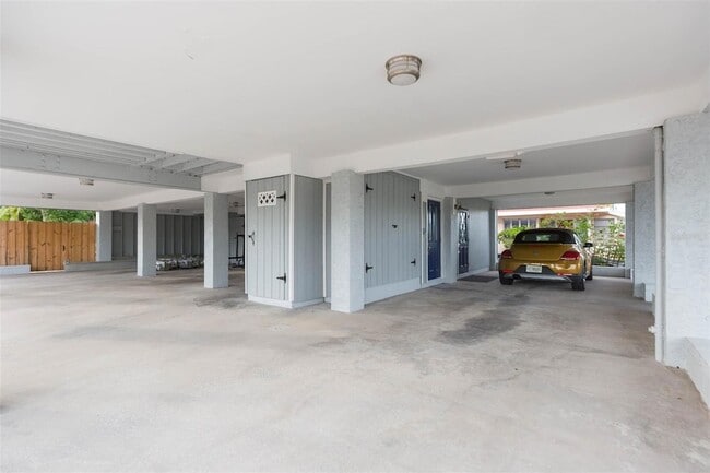 Building Photo - 3604 E Maritana Dr