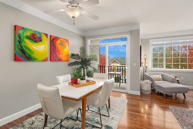 Building Photo - Renton/Talbot area 3 storyTownhome in gated community!  3 bedroom 3.5 bathroom. Available NOW!!