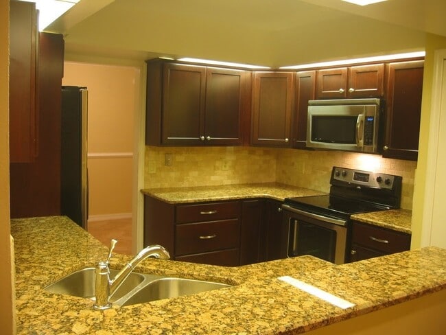 Building Photo - Cute and Updated 3/2 Pool Home House in Willow Creek (Loch Hart Area)