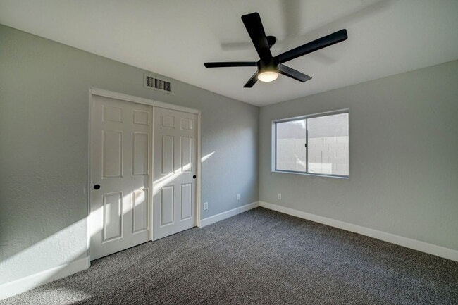 Building Photo - 8940 E Palm Ridge Dr