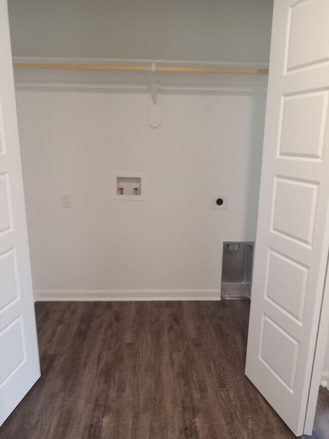 Building Photo - 712 Short Leaf