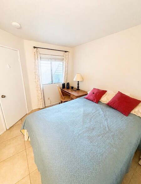 Building Photo - 78333 Scarlet Ct