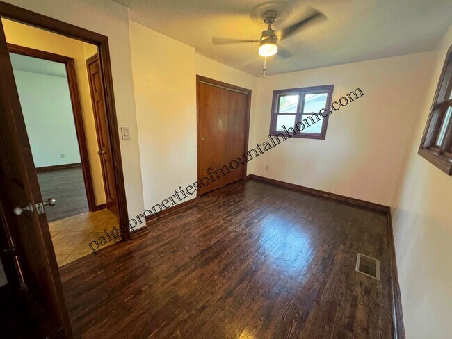Building Photo - 702 Thorn St