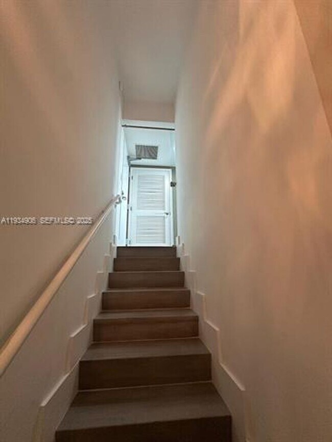 Building Photo - 400 Sunny Isles Blvd