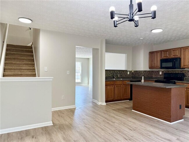 Building Photo - 1708 Redan E