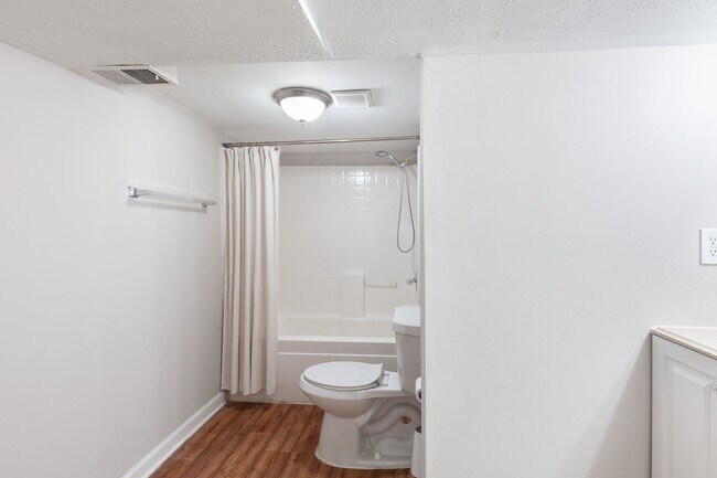 Building Photo - Very Spacious 4/3 w/ Finished Basement in Great Smyrna Location!