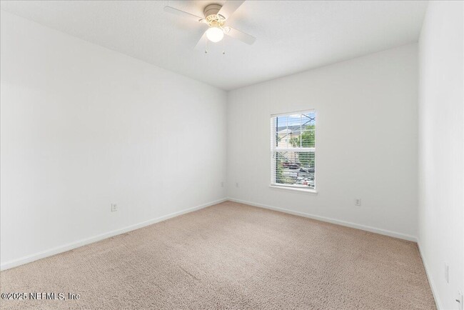 Building Photo - 8215 Green Parrot Rd