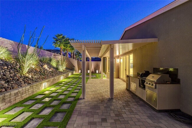 Building Photo - 2560 Bridle Oaks Ct