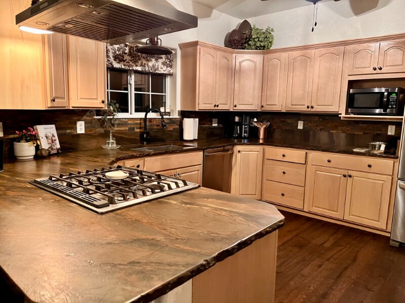 Building Photo - 1562 Oak St