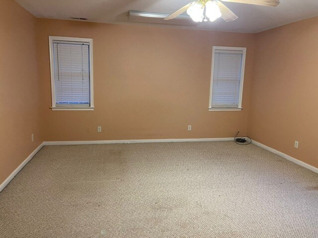 Building Photo - 1300 Lomond Dr