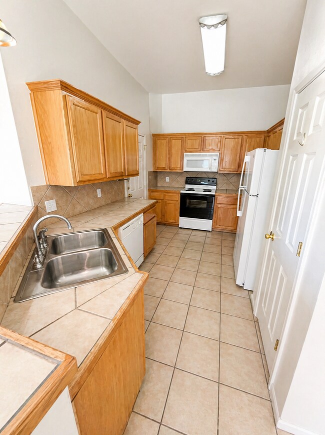 Building Photo - 2107 Charleston Ct