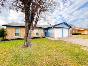 Building Photo - 553 Edwards Dr