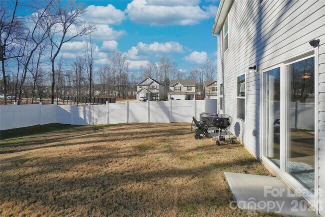 Building Photo - 6008 Lowe Ln